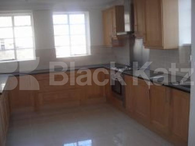 			4 Bedroom, 1 bath, 1 reception Flat			 Brown Street, MARBLE ARCH W1